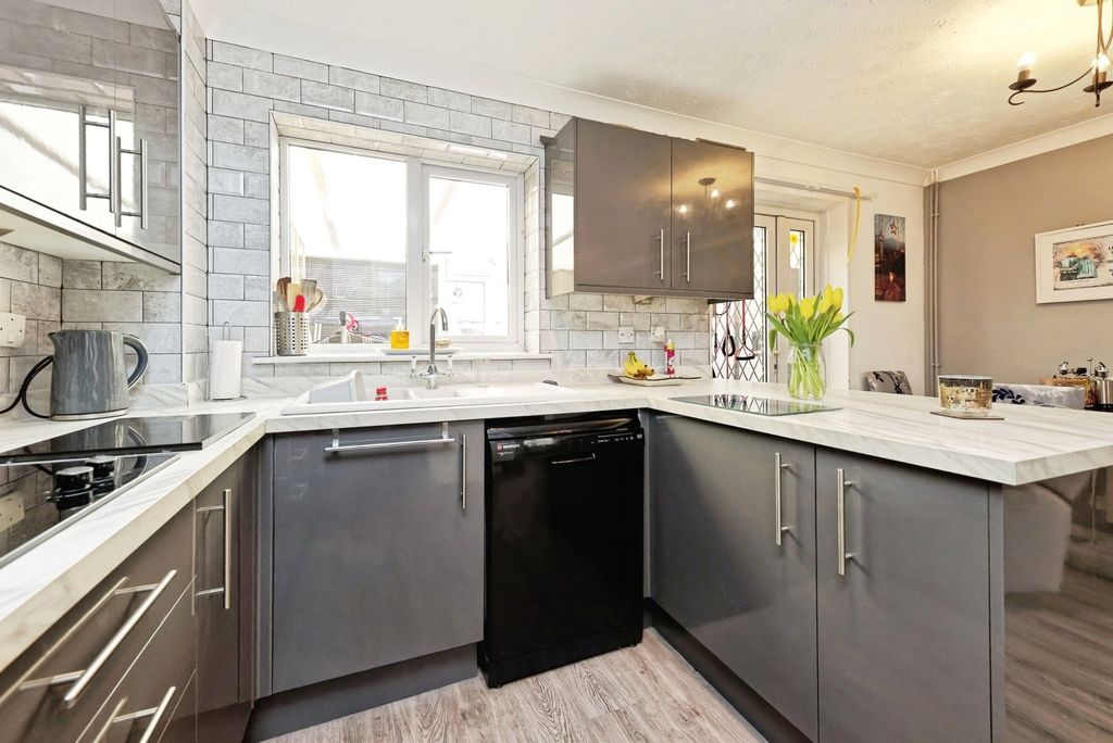 Property photo 3 of 17 Photo