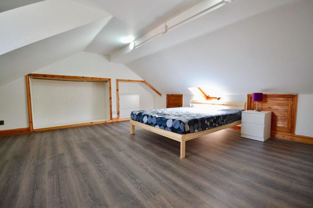 Property photo 1 of 4