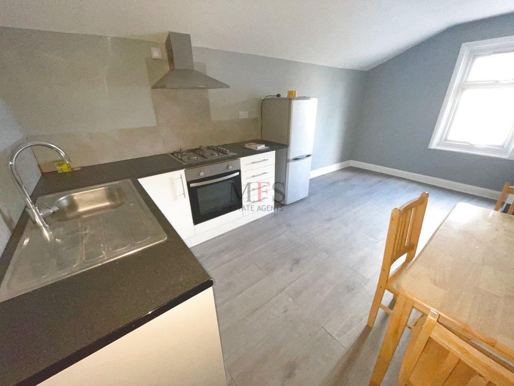 Property photo 2 of 15 Photo 4