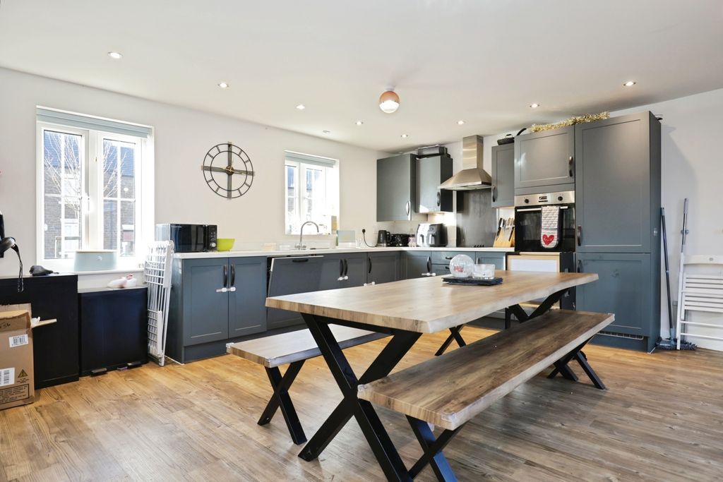 Property photo 2 of 12 Pbox-Img.Jpg