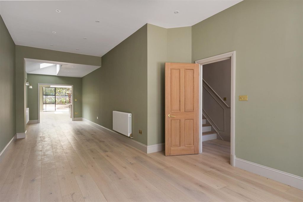 Property photo 3 of 53 Rectory Road, E17