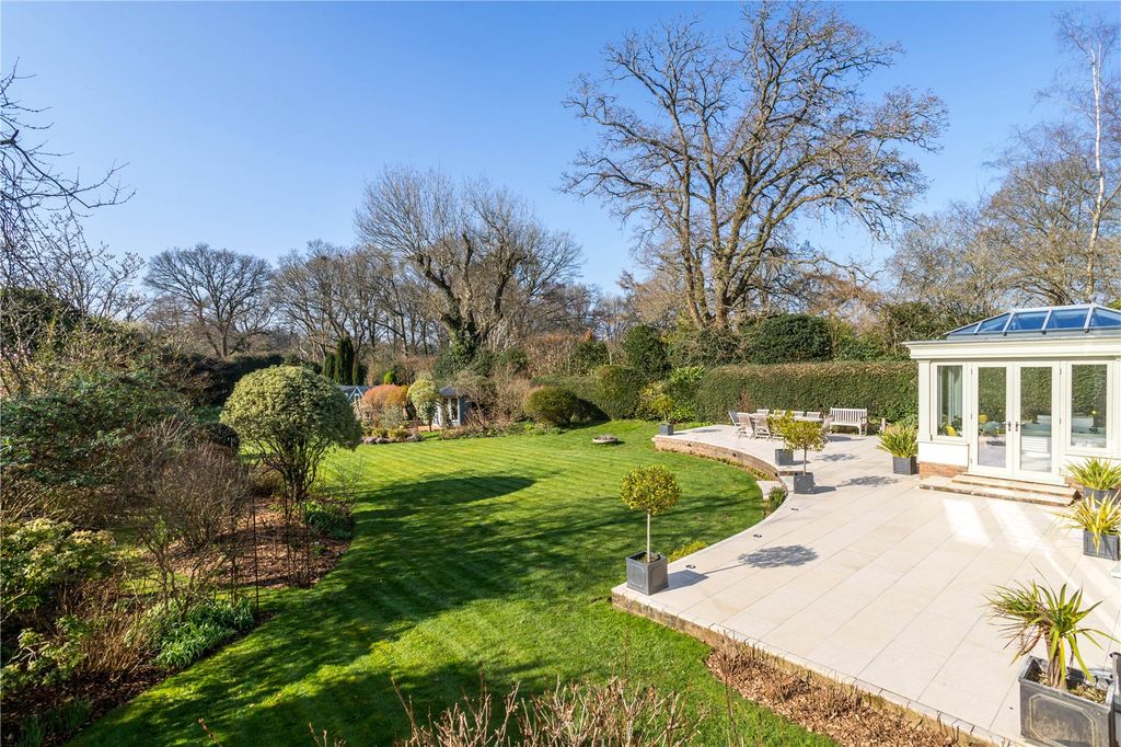 Property photo 3 of 41 House. Partnership