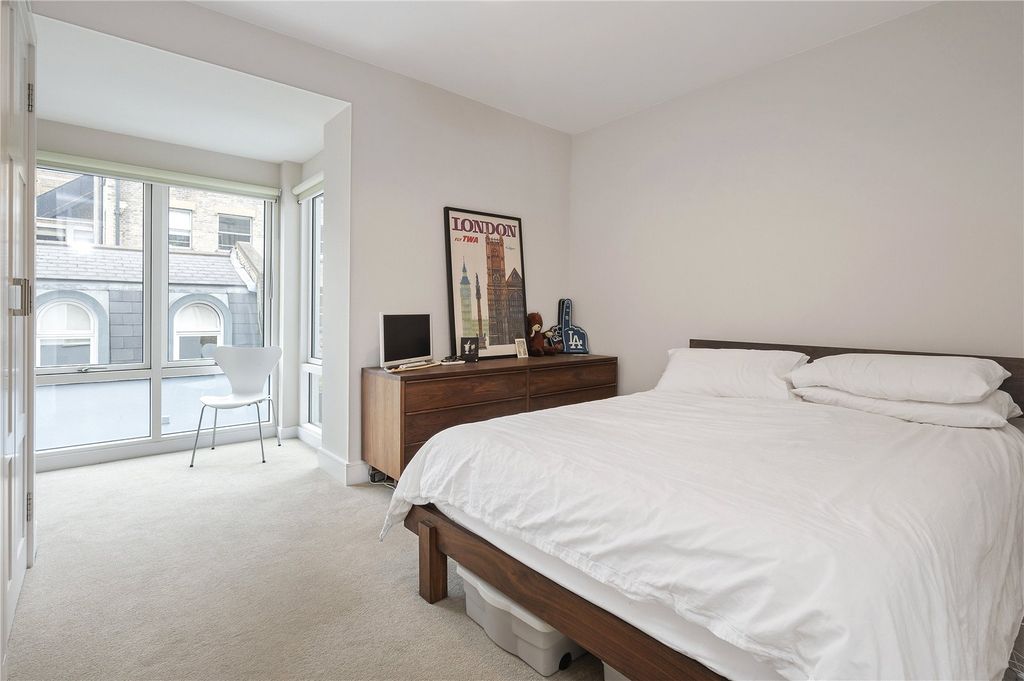 Property photo 3 of 6 Bedroom