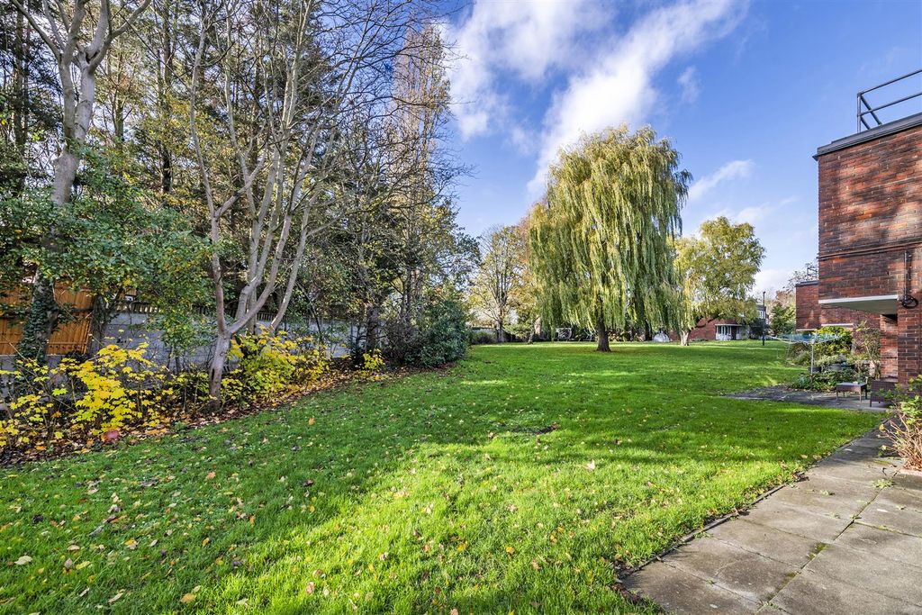 Property photo 2 of 10 33 Rosedene (10).Jpg