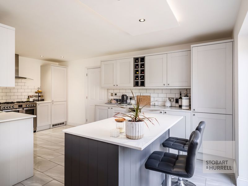 Property photo 2 of 24 Kitchen Breakfast Bar
