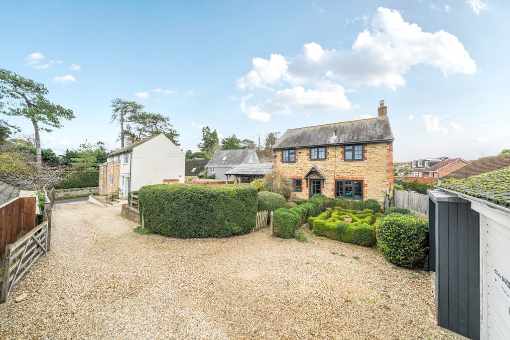 Property photo 1 of 17 13818072691Df1d52Fc4c