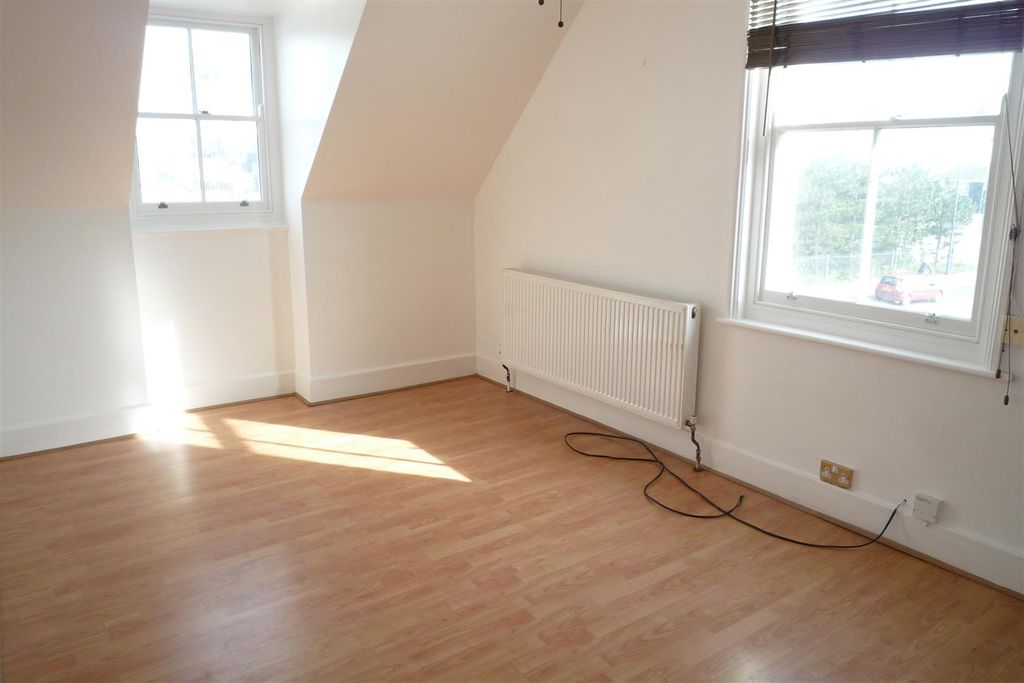 Property photo 2 of 10 Lounge.Jpg