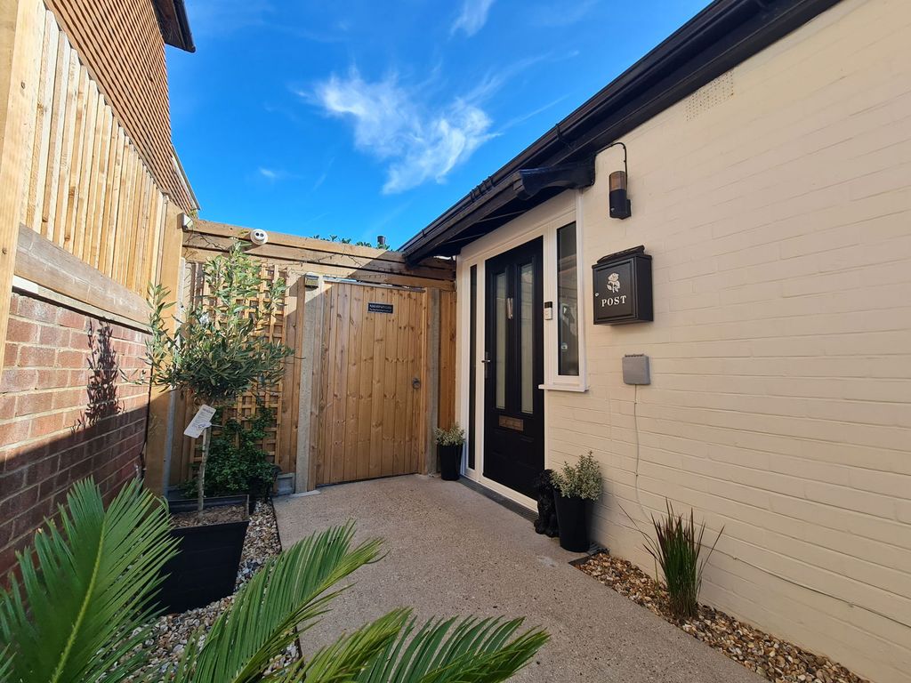 Property photo 3 of 35