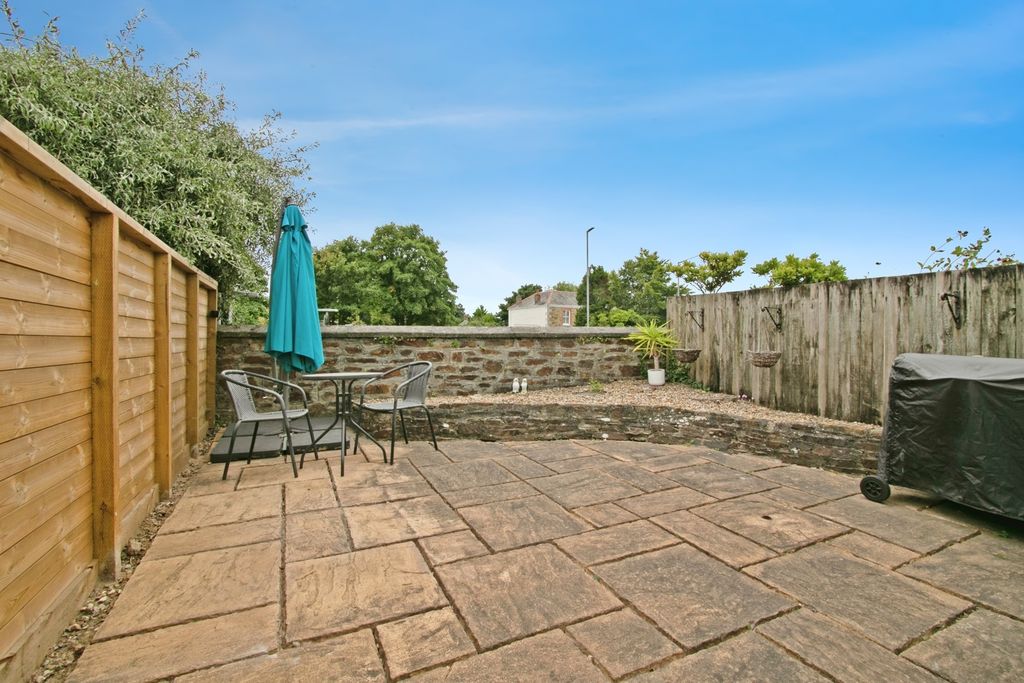 Property photo 3 of 16 Photo