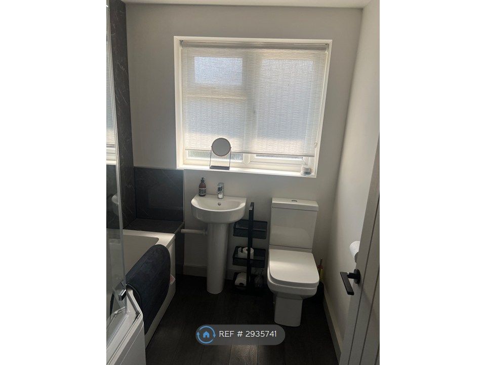 Property photo 2 of 35