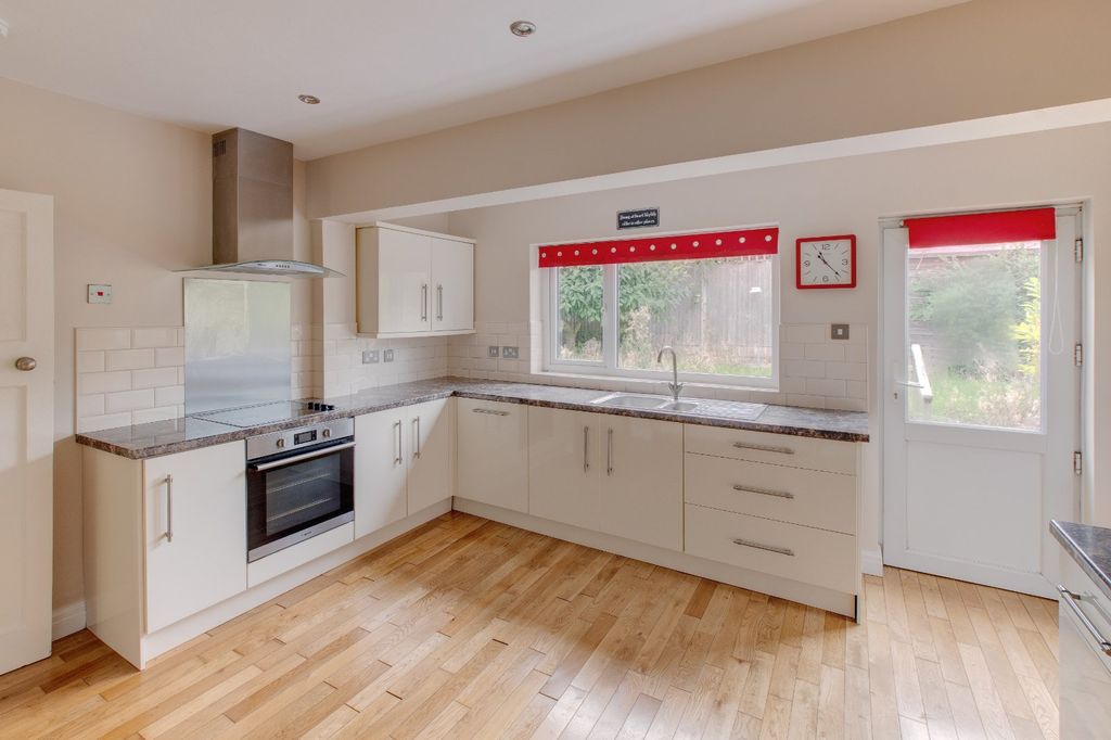 Property photo 3 of 12 Picture No. 06