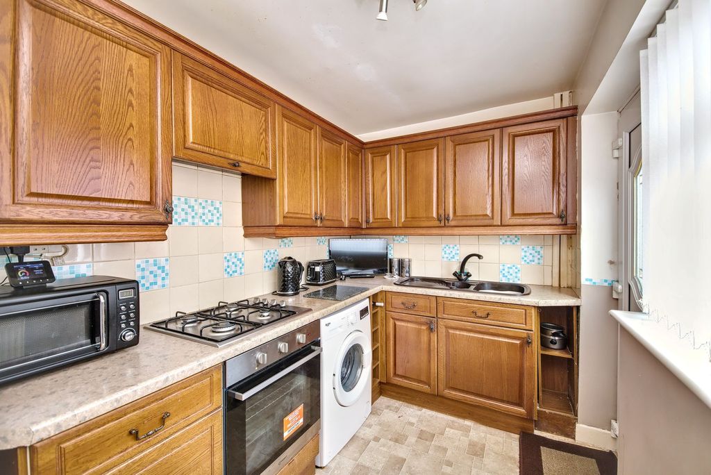 Property photo 3 of 18