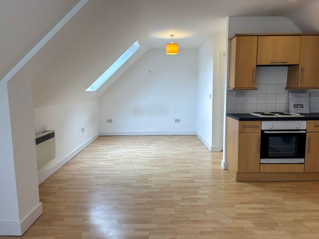 Property photo 3 of 6 Studio