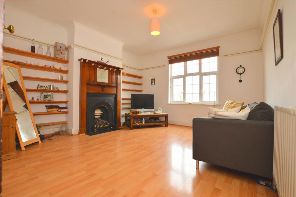 Property photo 1 of 8 Lounge