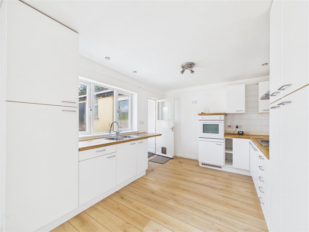 Property photo 3 of 12 Kitchen/Diner