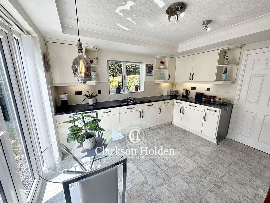 Property photo 3 of 44