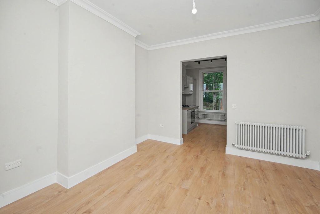 Property photo 3 of 28 54 Narford Road, Clapton, London E5 8rd