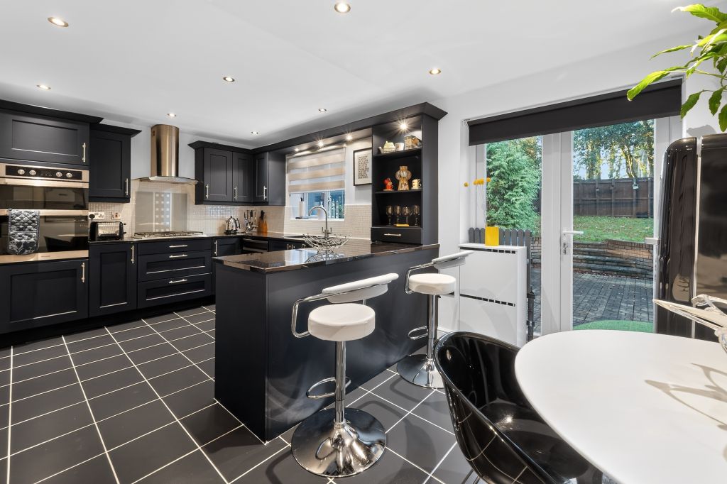 Property photo 1 of 21 Kitchen