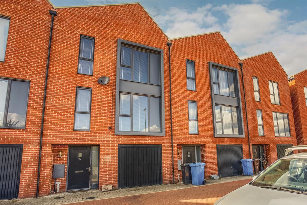 Property photo 1 of 12 316A8320_Hdr.Jpg