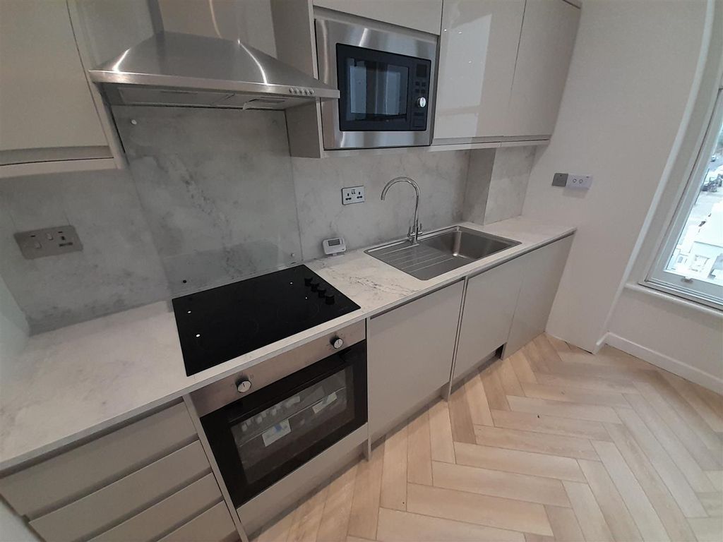 Property photo 1 of 2 4. Comeragh Road Studio.Jpg