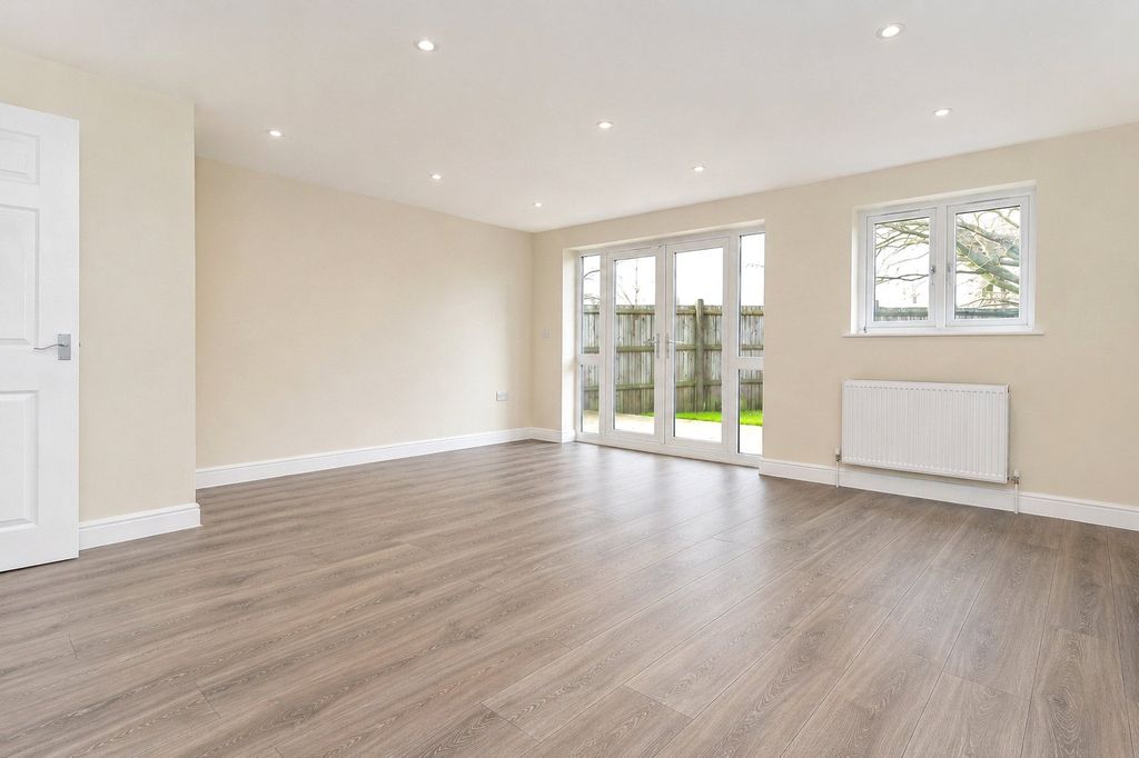 Property photo 2 of 11 Picture No. 25