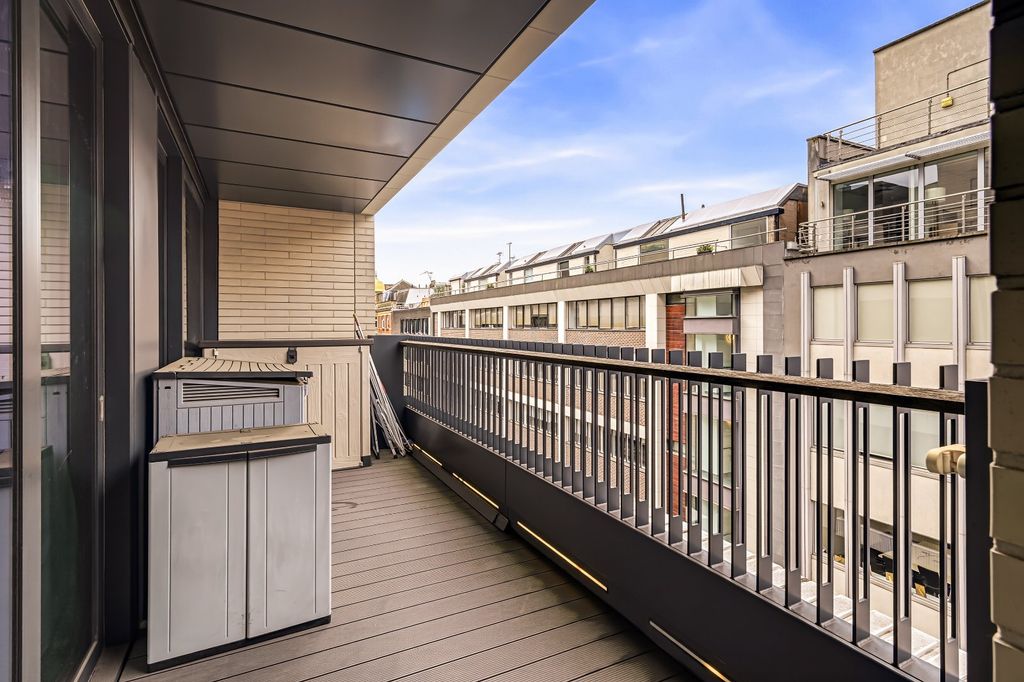 Property photo 3 of 16 Balcony