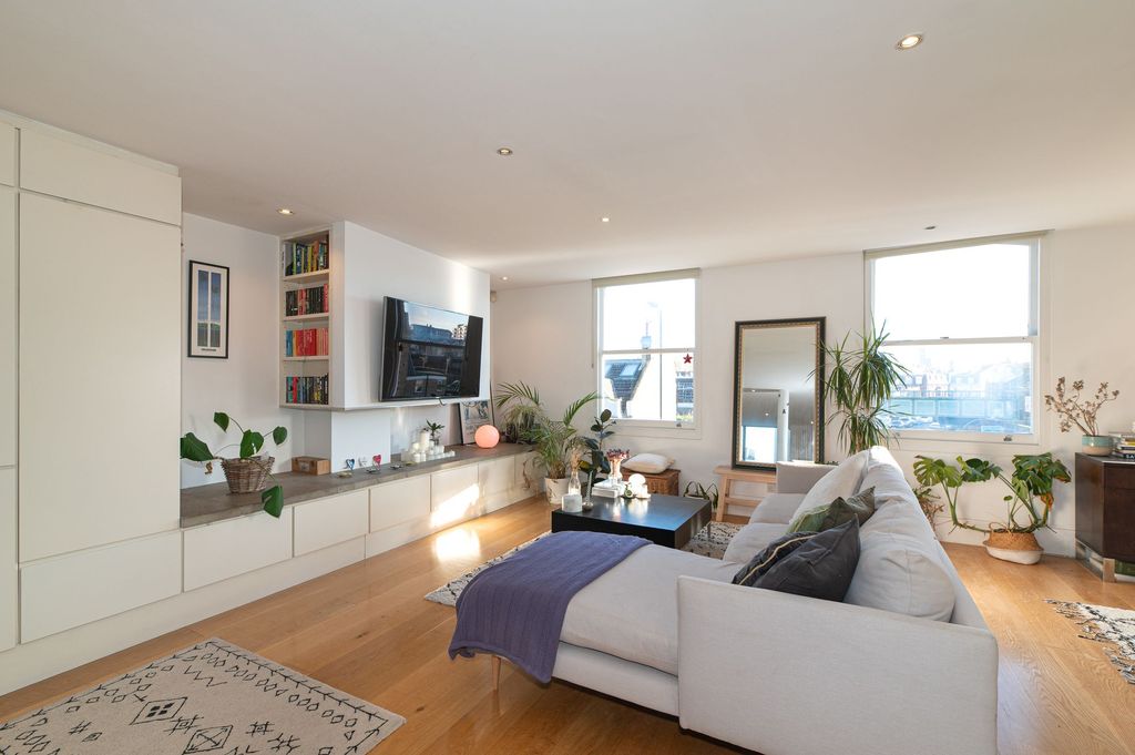 Property photo 2 of 31