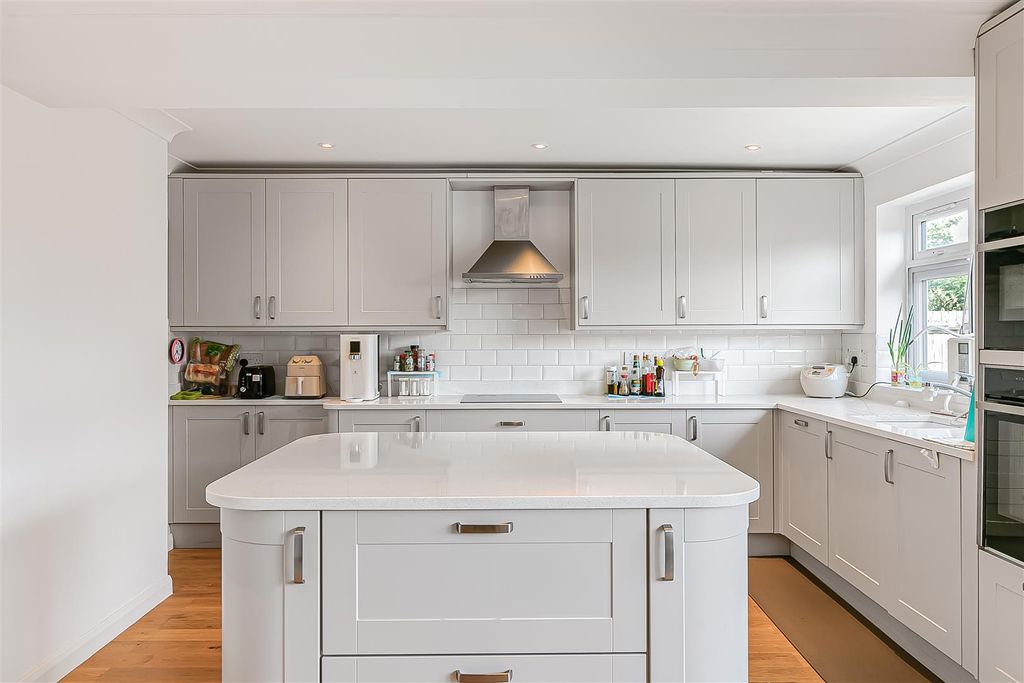 Property photo 1 of 14 Kitchen Front Facing .Jpg