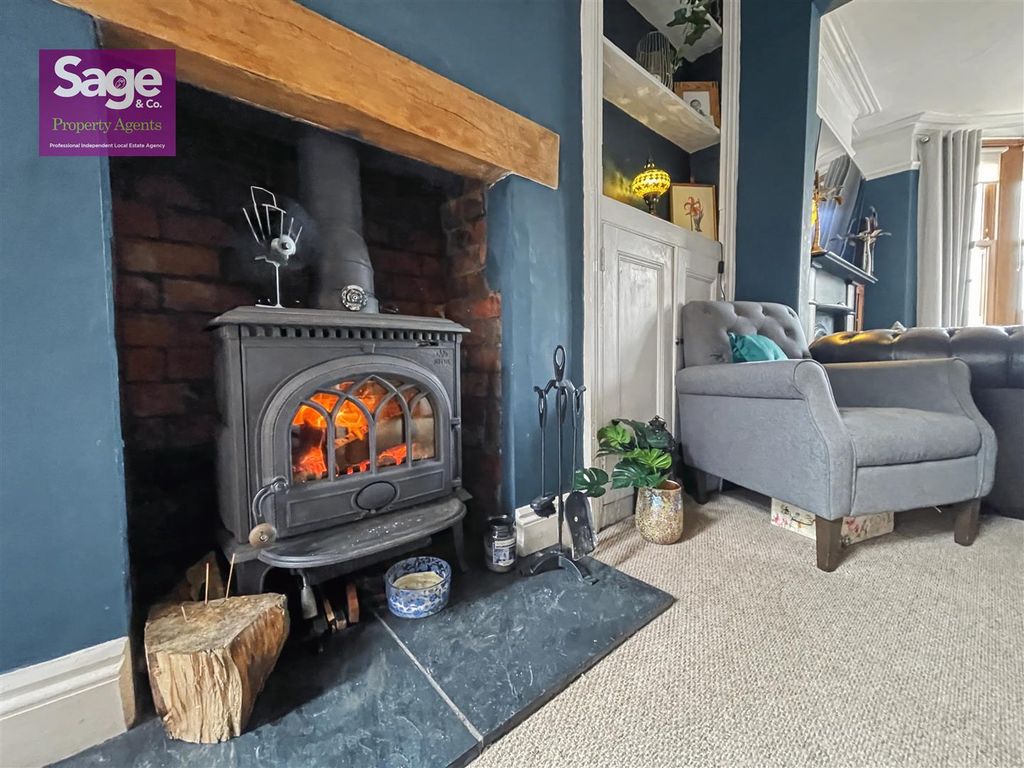 Property photo 3 of 44