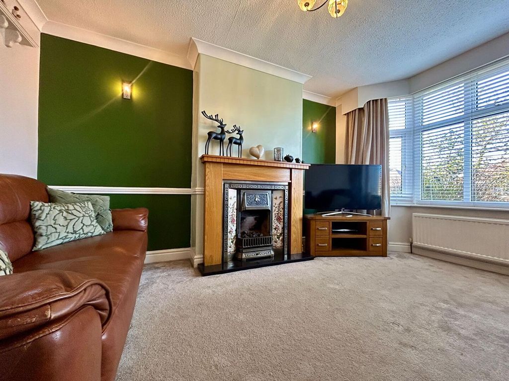 Property photo 3 of 21 Living Room