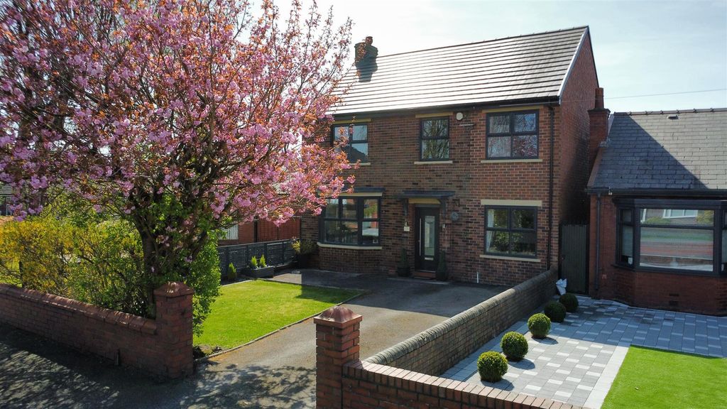 Property photo 1 of 31 Newton Road