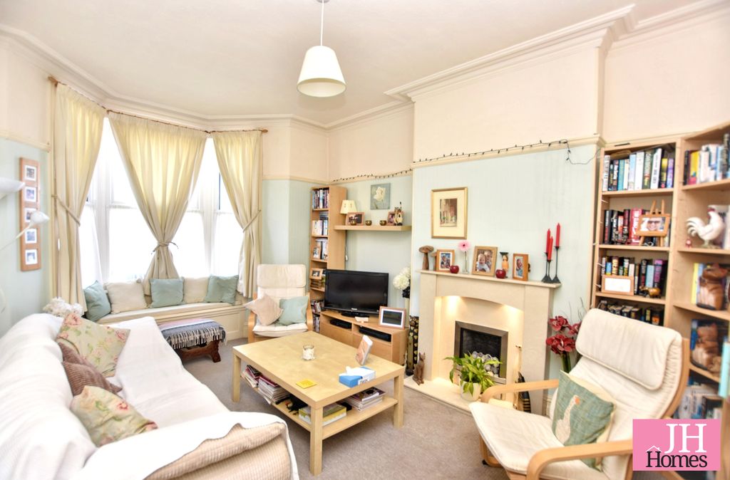 Property photo 2 of 21