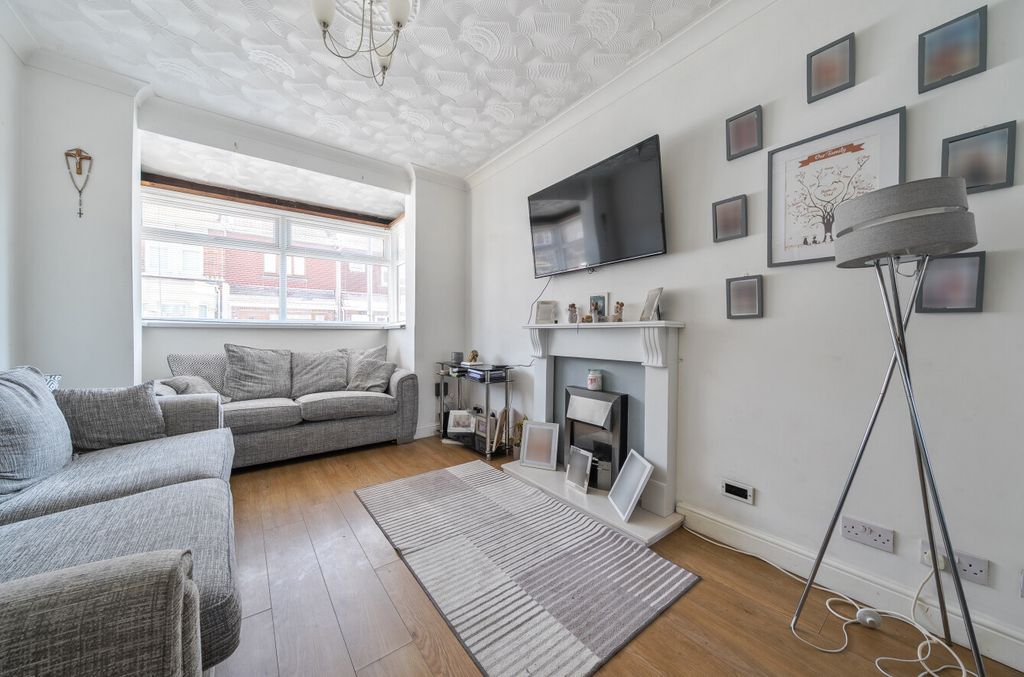 Property photo 2 of 12 1483523-1-6A3d246...