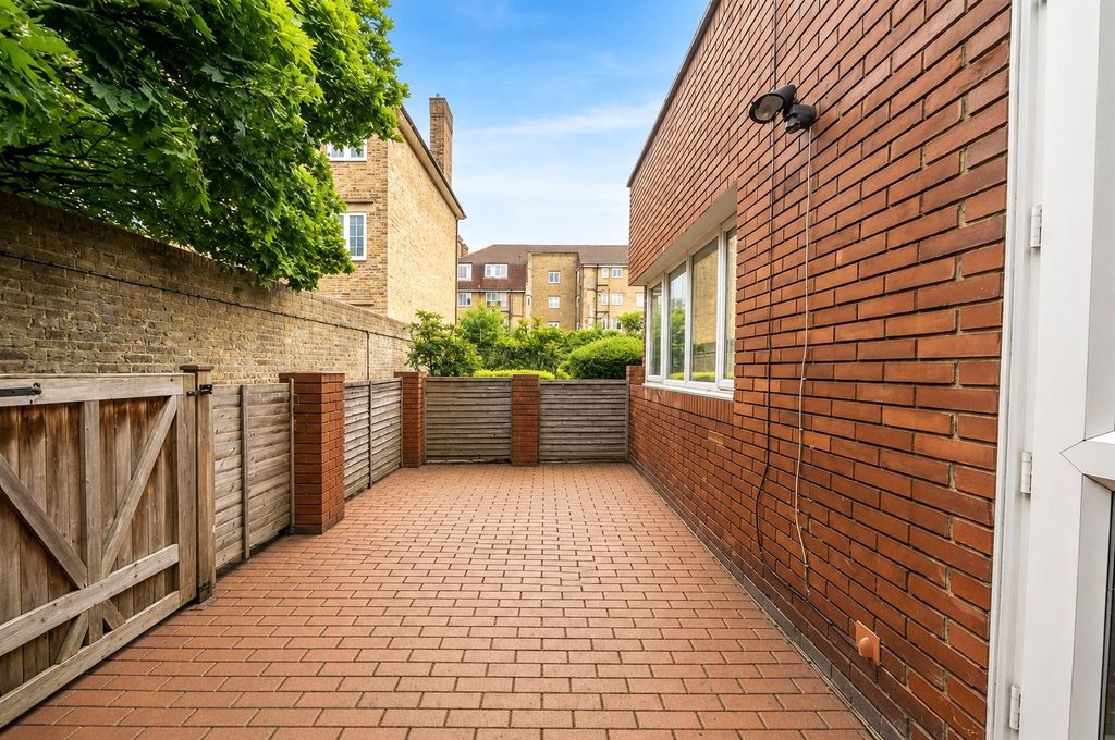 Property photo 2 of 12 Picture No. 23