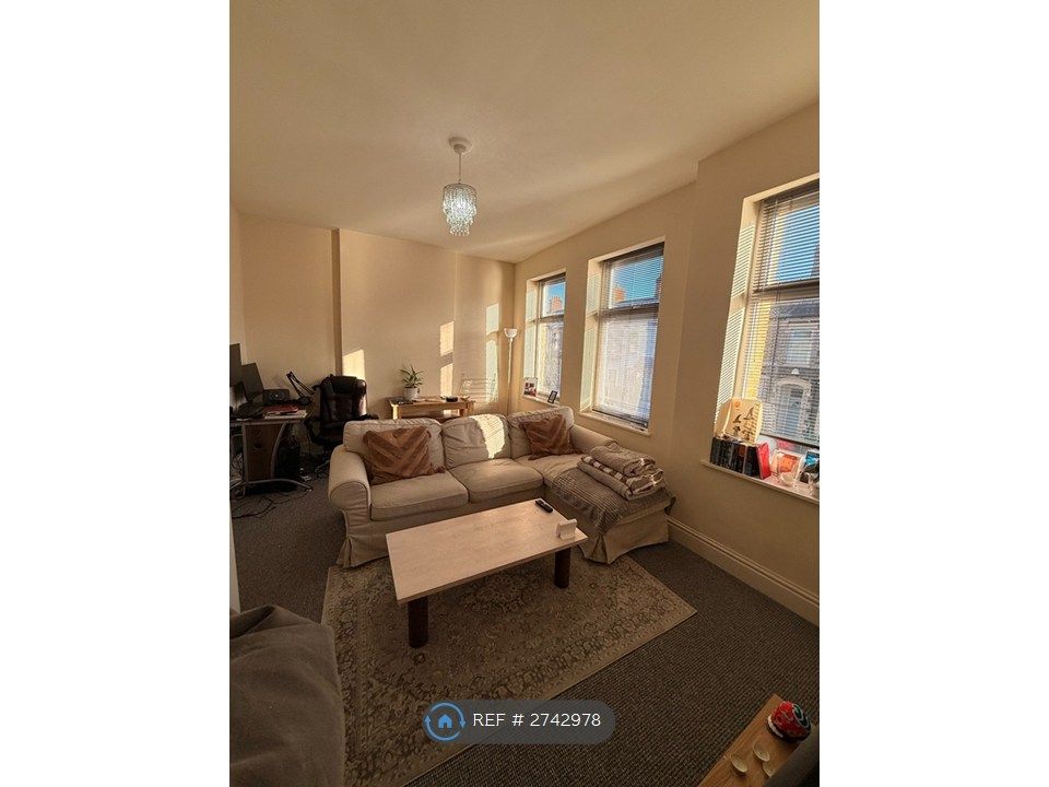 Property photo 3 of 10 Living Room