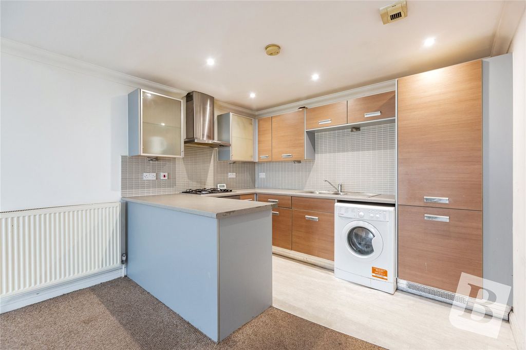 Property photo 3 of 7 Kitchen