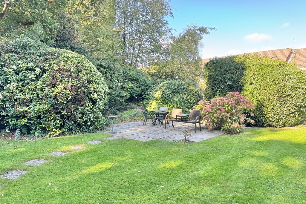 Property photo 2 of 12 Garden