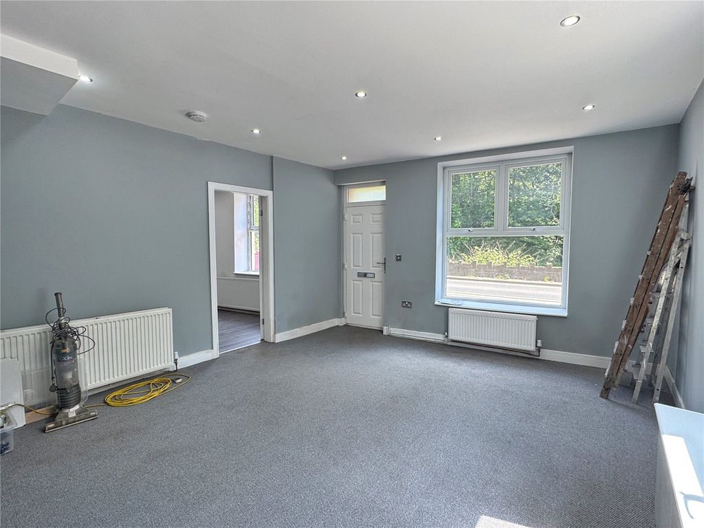 Property photo 2 of 15 Picture No. 20