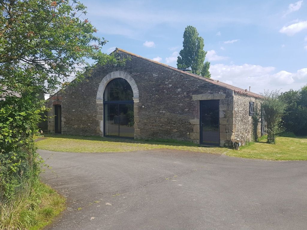 Property photo 1 of 7 Elegant Equestrian Property With Two Houses And 9 Hectares In V