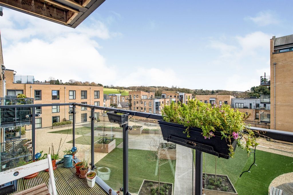 Property photo 2 of 9 Balcony