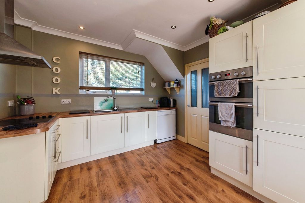 Property photo 3 of 26