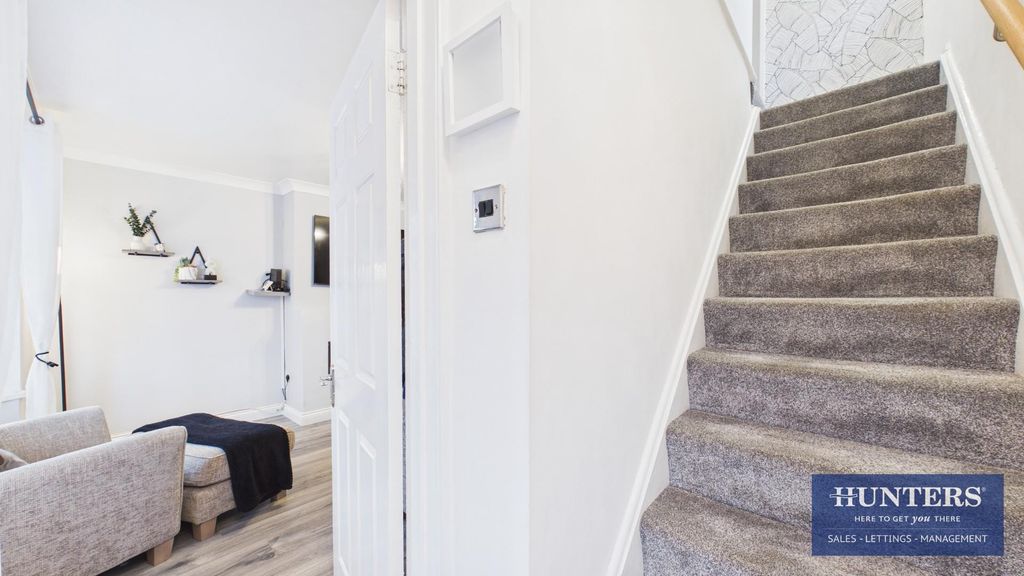 Property photo 2 of 20 Hallway