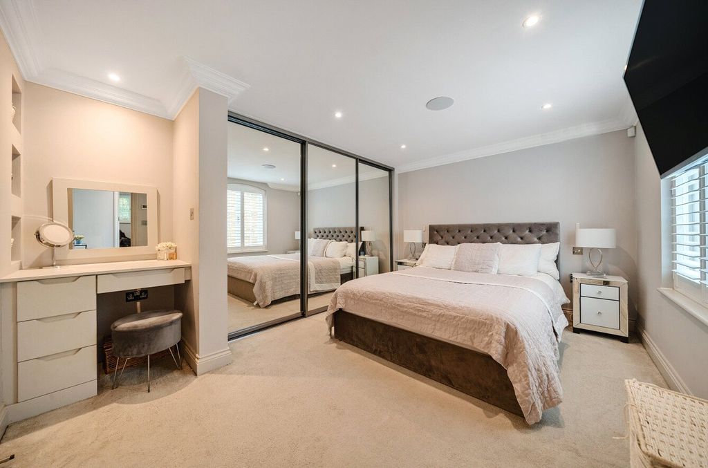 Property photo 3 of 27 Master Bedroom