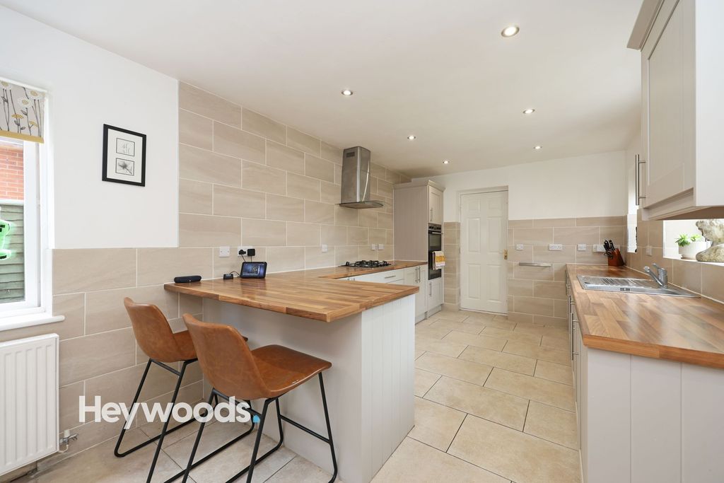 Property photo 3 of 48
