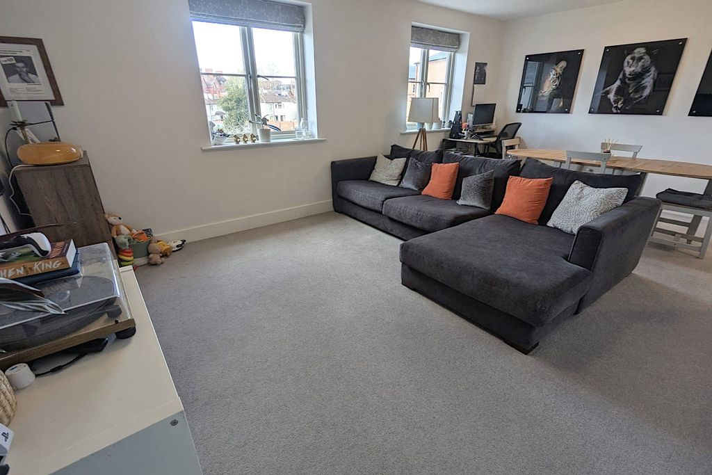 Property photo 3 of 19