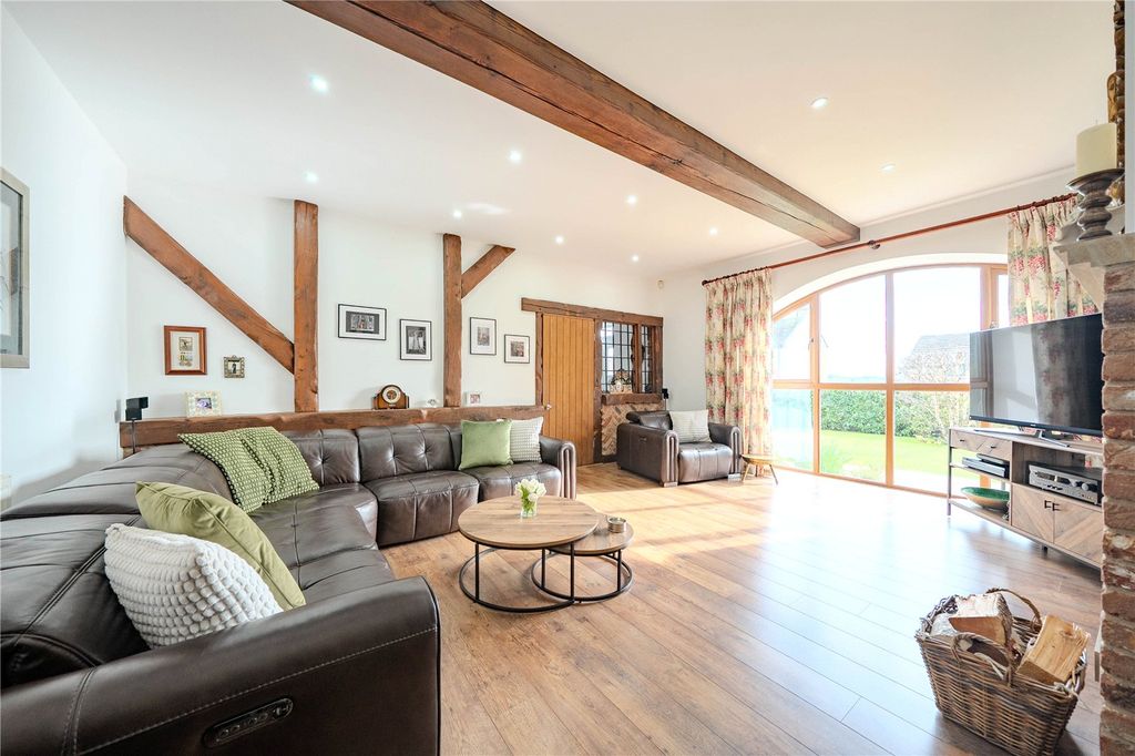 Property photo 2 of 23 Picture No. 18