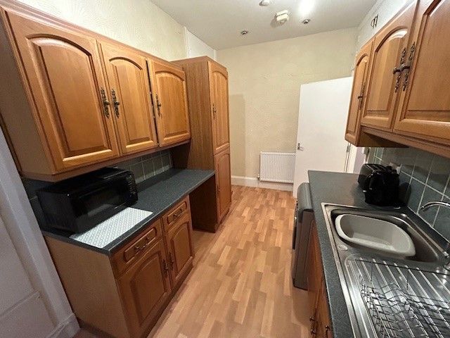 Property photo 1 of 4 Modern Kitchen