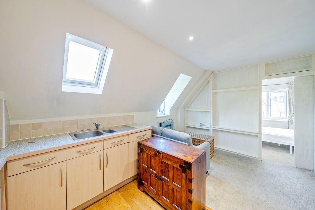 Property photo 3 of 21 1359678-12-68d50F...