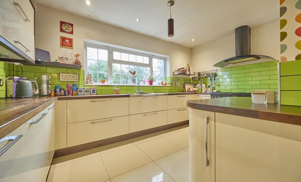 Property photo 2 of 19 L Shaped Breakfast Kitchen To Rear