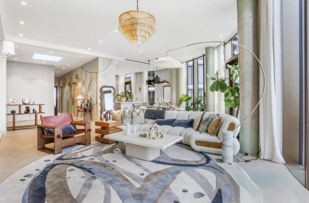 Property photo 2 of 18